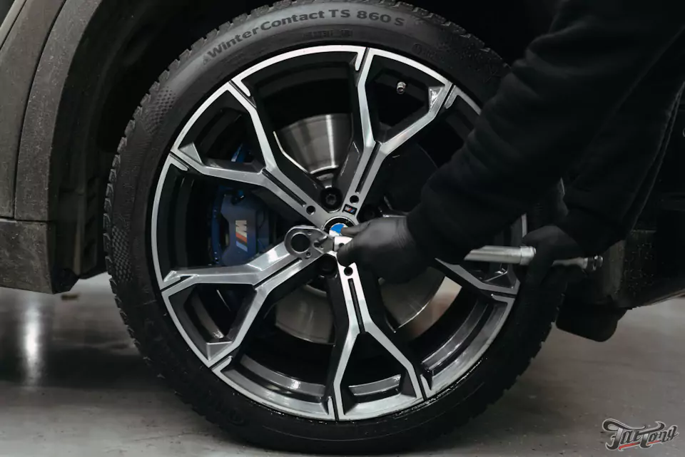 Фирменный шиномонтаж с адаптацией и балансировкой на стендах Hunter для BMW X5